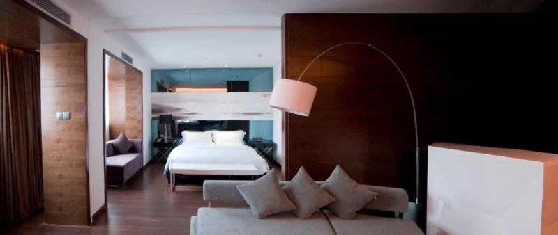 J-Hotel Canton Extérieur photo